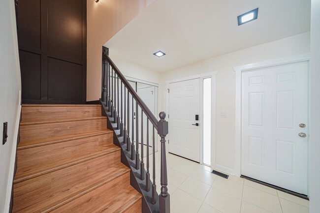 Building Photo - 621 Breakers Point