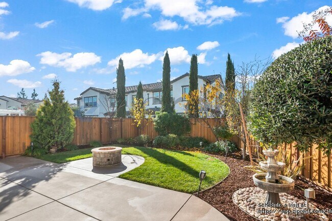 Building Photo - 205 Vereda del Turia