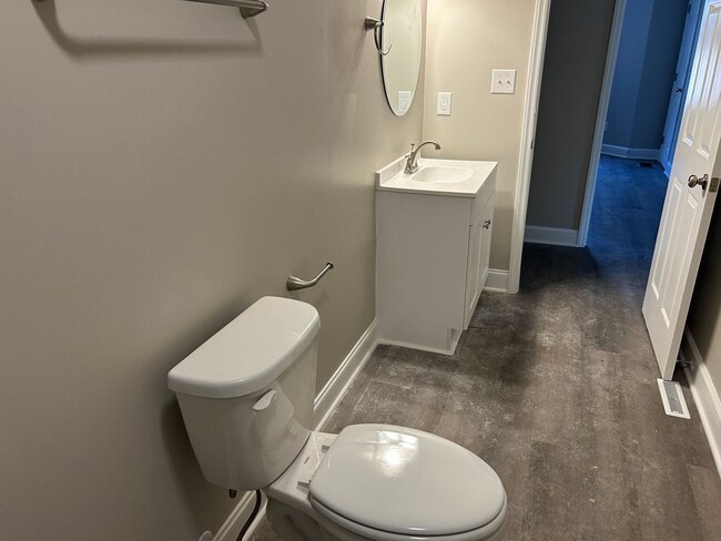 Building Photo - 627 W Northwest Blvd