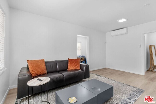 Building Photo - 727 Crenshaw Blvd