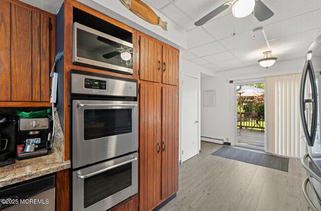 Building Photo - 517 Laurel Ave