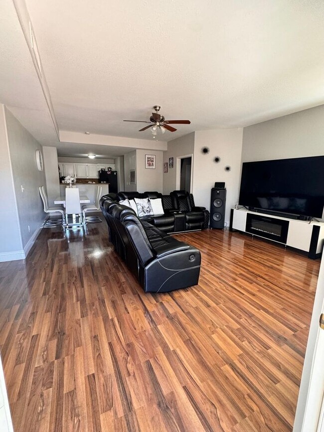 Building Photo - Charming 2BR Townhome in Las Vegas