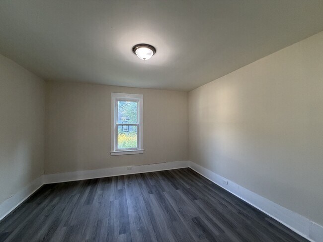 Building Photo - 657 27th St SW