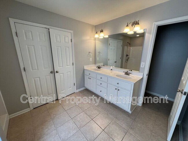 Building Photo - 107 Shalom Dr