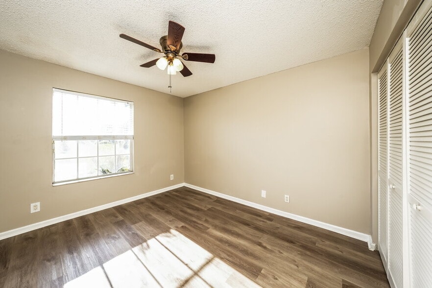 Building Photo - 984 Lake Breeze Dr