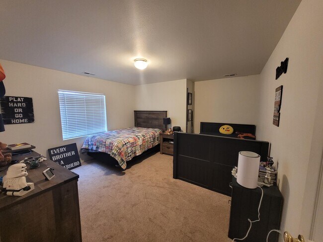 Building Photo - 97 Misty Creek Dr