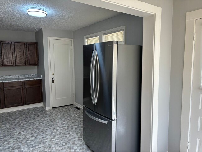 Building Photo - Beautiful 3 bedroom home