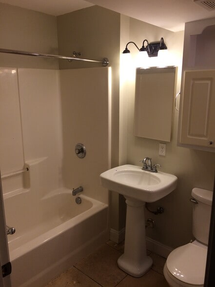 Building Photo - 1443 Fernwood Glendale Rd