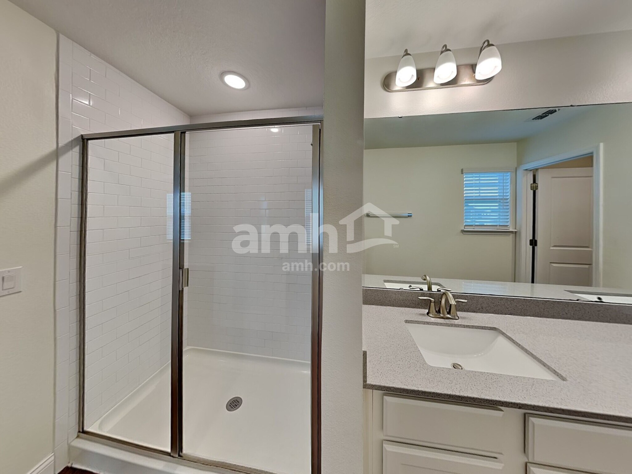 Building Photo - 6042 Little Blf Cir