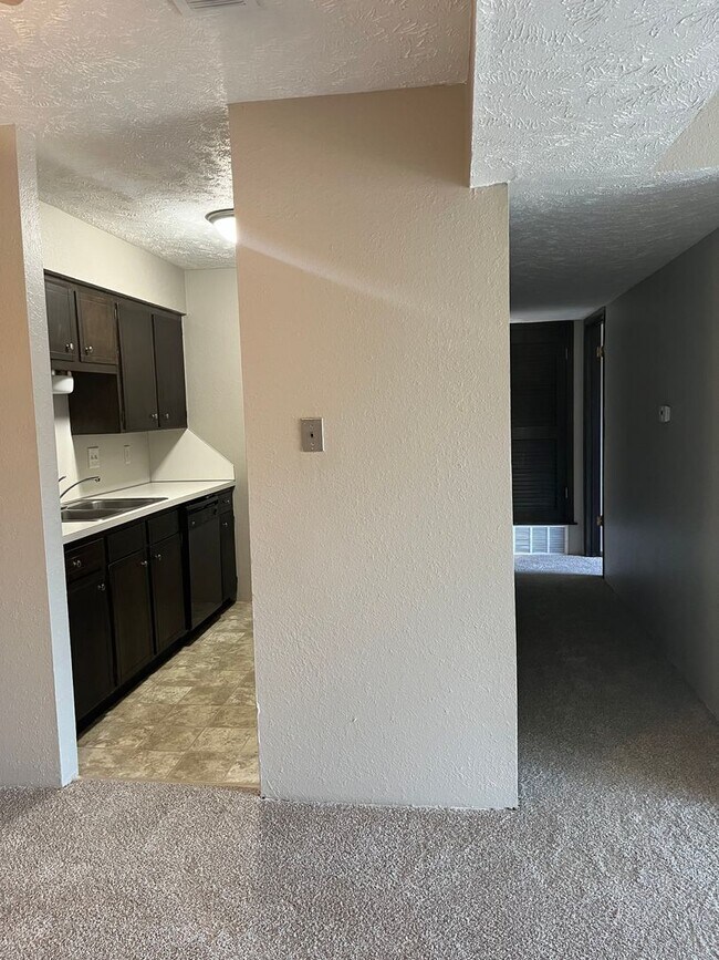 Building Photo - Spacious Apartments Located in the Heart o...