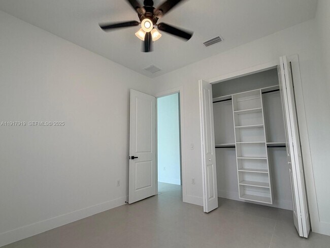 Building Photo - 1144 Mobley St E