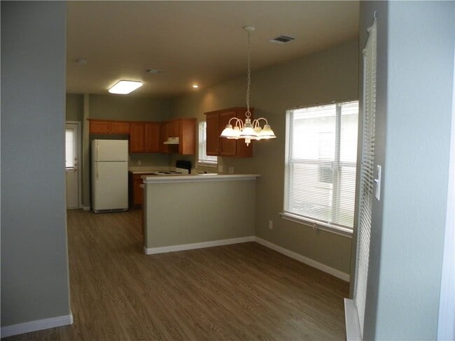 Building Photo - 135 Marvin Cove