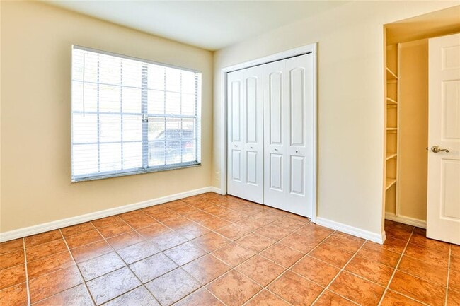 Building Photo - 10374 Carrollwood Ln