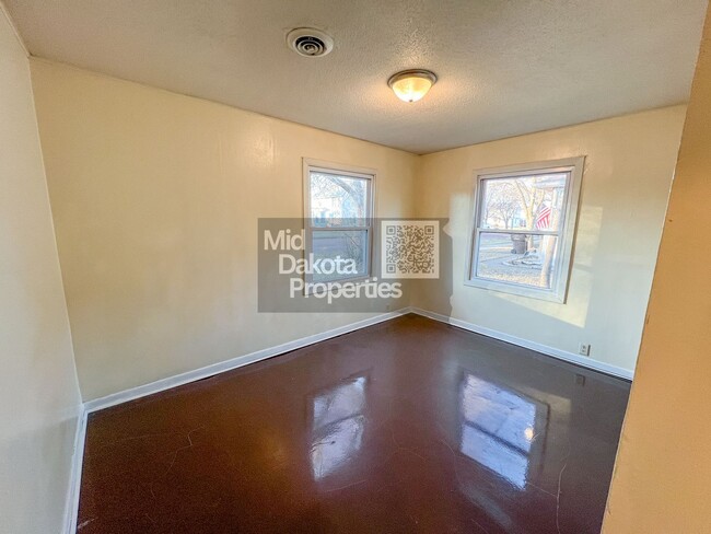 Building Photo - 604 N Wisconsin-2 Bedroom House