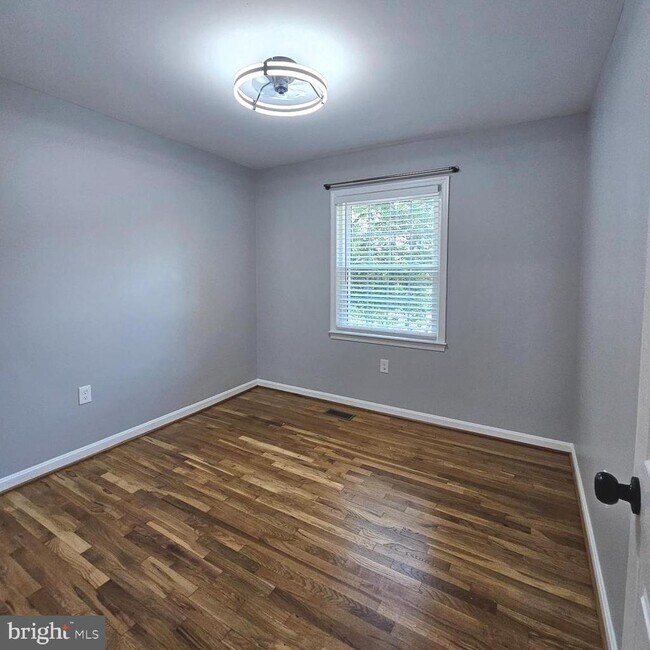 Building Photo - 7034 Bradwood Ct