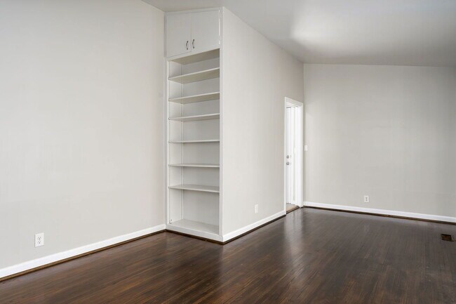 Building Photo - 1236 Oakwood St