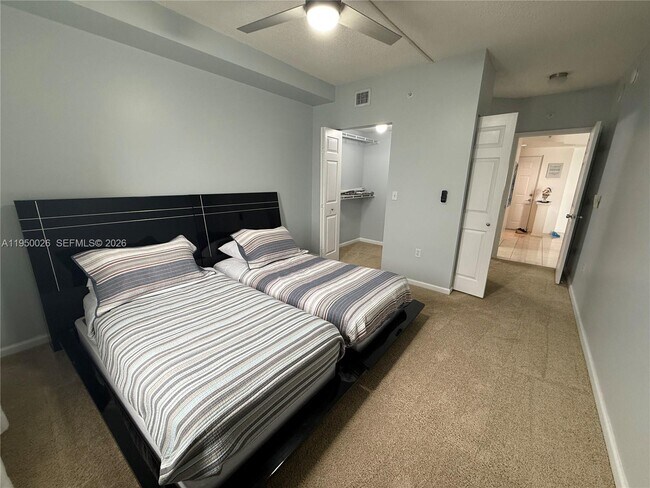 Building Photo - 17150 N Bay Rd