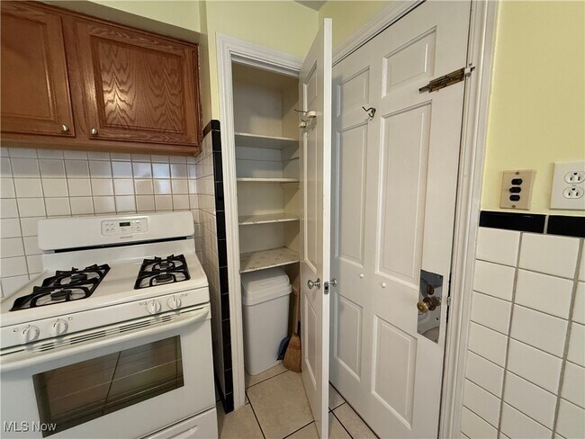 Building Photo - 3625 Rocky River Dr