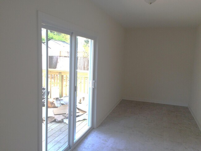 Building Photo - 2324 Lenora Ln