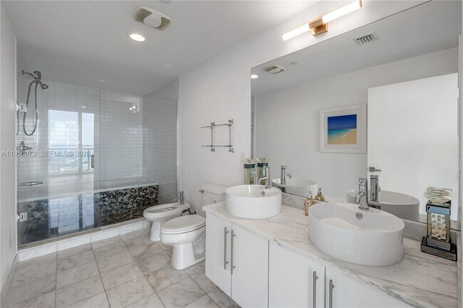 Building Photo - 888 Biscayne Blvd