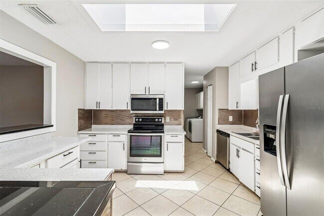 Building Photo - 7111 Gateway Ct