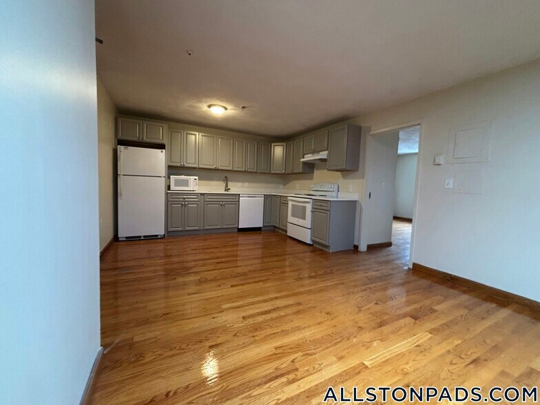 Building Photo - 1110 Commonwealth Ave