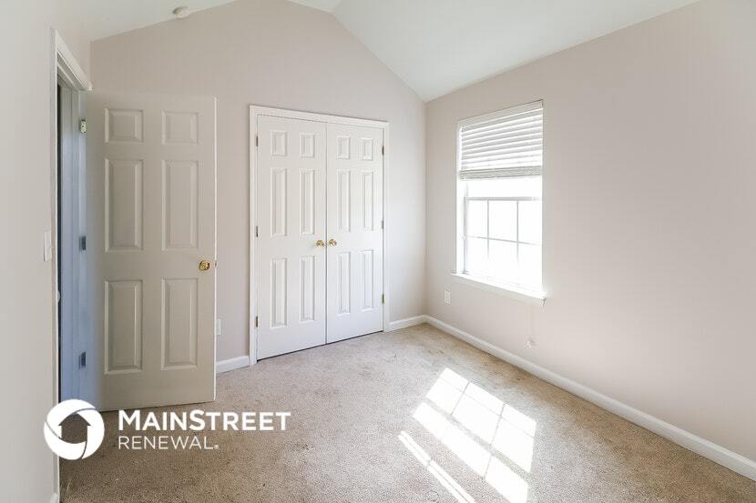 Building Photo - 2590 S Hills