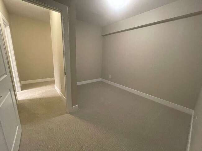 Building Photo - Spacious 3 level, 4 bedroom townhome with attached 2 car garage at Silver Meadows Townhomes on Lo...