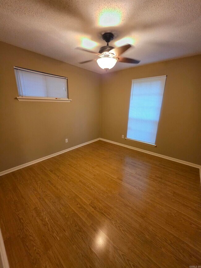 Building Photo - 11615 Ashwood Dr