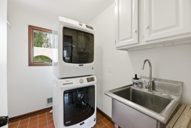 Building Photo - 150 Hankins Rd