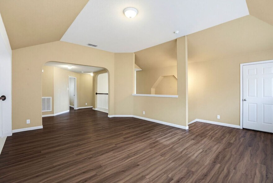 Building Photo - 3415 Highline Tr