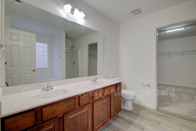 Building Photo - 421 Garden Grove Rd