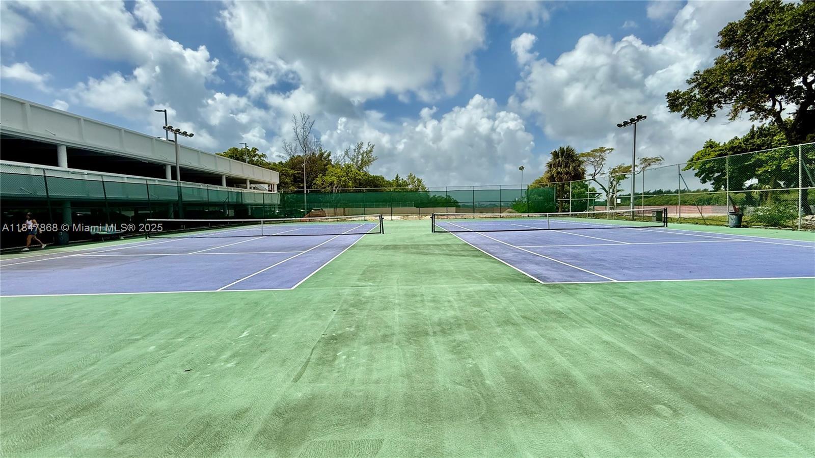 Building Photo - 100 Bayview Dr