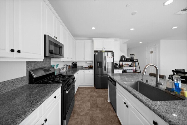 Building Photo - 1442 Rustic Gln Wy