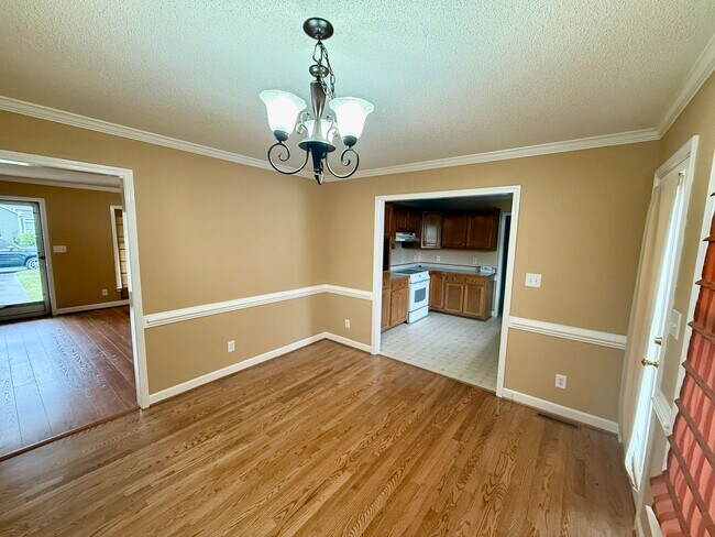 Building Photo - Three bedroom, 2 bath house in Gibsonville