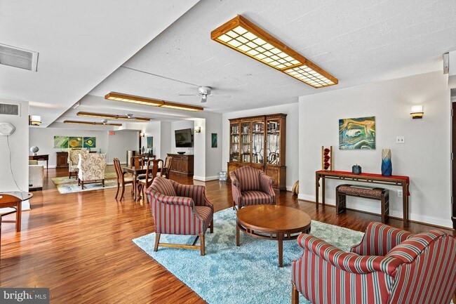 Building Photo - 1300 Army Navy Dr
