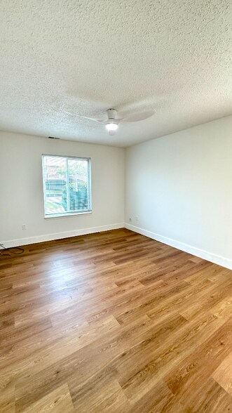 Building Photo - 15125 Seagull Dr