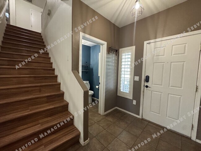 Building Photo - Contemporary Phoenix Living – Spacious 3BR...
