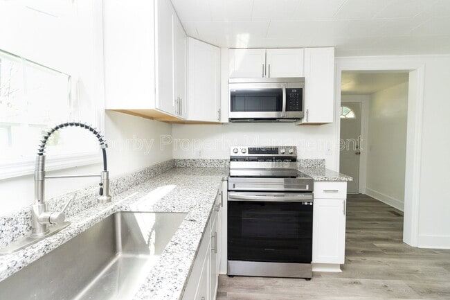 Building Photo - 108 Suggs St