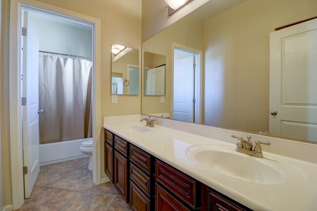 Building Photo - 15359 W Columbine Dr