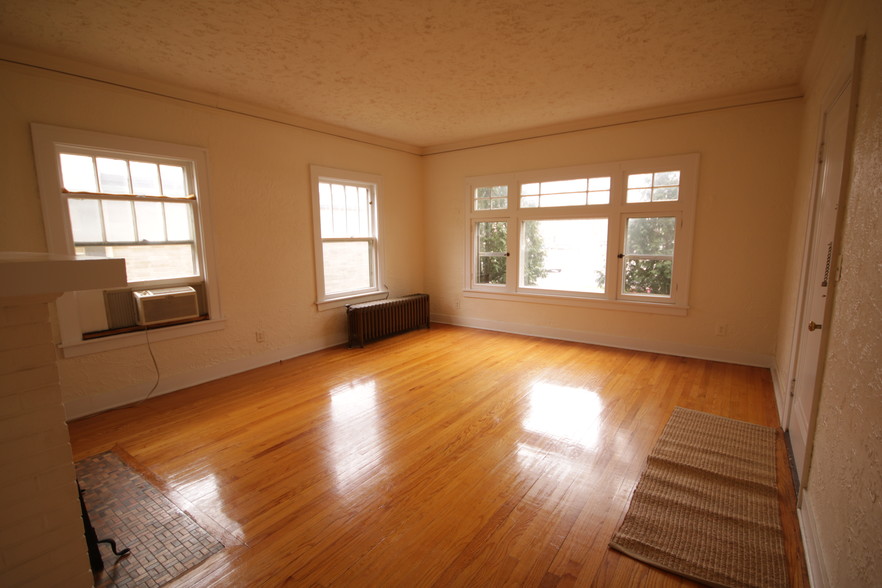 dining room side - 839 W South St