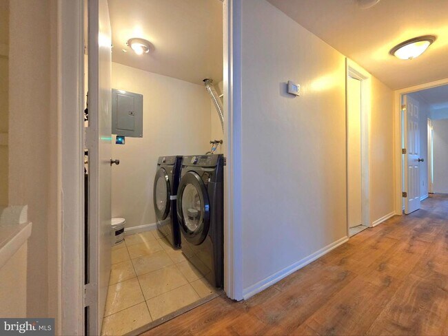 Building Photo - 3808 Laramie Pl