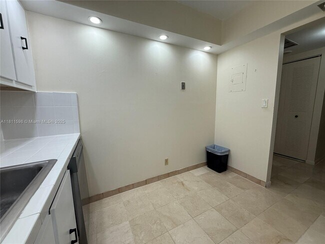Building Photo - 600 Three Islands Boulevard