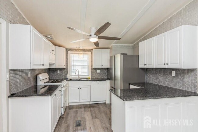 Building Photo - 21 Forest Dr