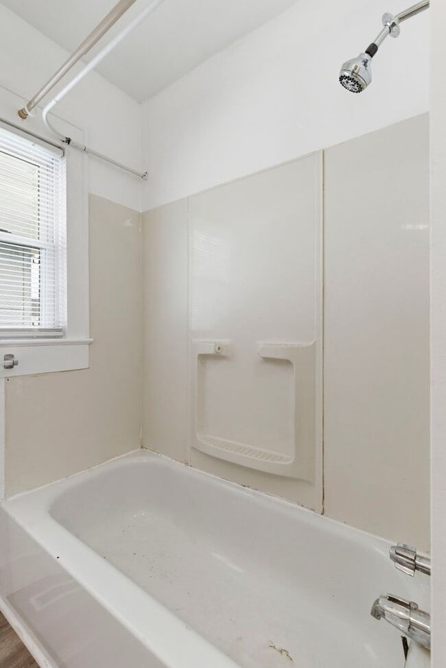 Building Photo - 3 Bedroom | 2 Bathroom | Springfield MO