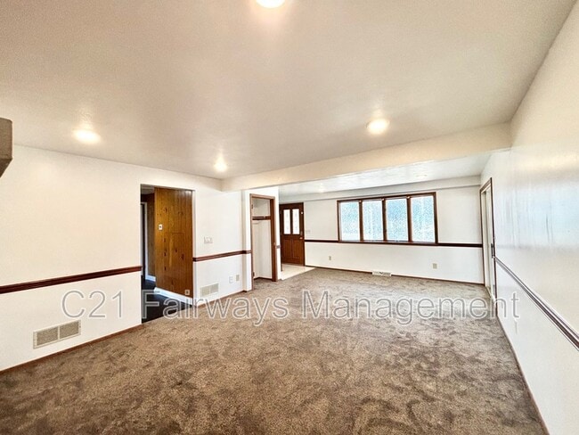 Building Photo - 616 Sandy Hill Rd