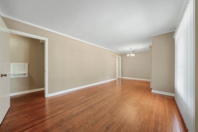 Building Photo - 3 Bedroom/1 Bathroom Ridgeview Subdivision