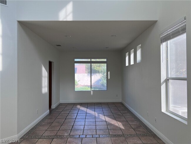 Building Photo - 3031 Scenic Valley Way