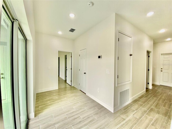 Building Photo - 10002 Massey St