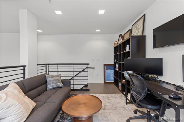 Building Photo - 1735 Central St